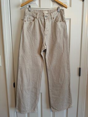 H & M High-Rise Straight Leg Jeans in light Grey